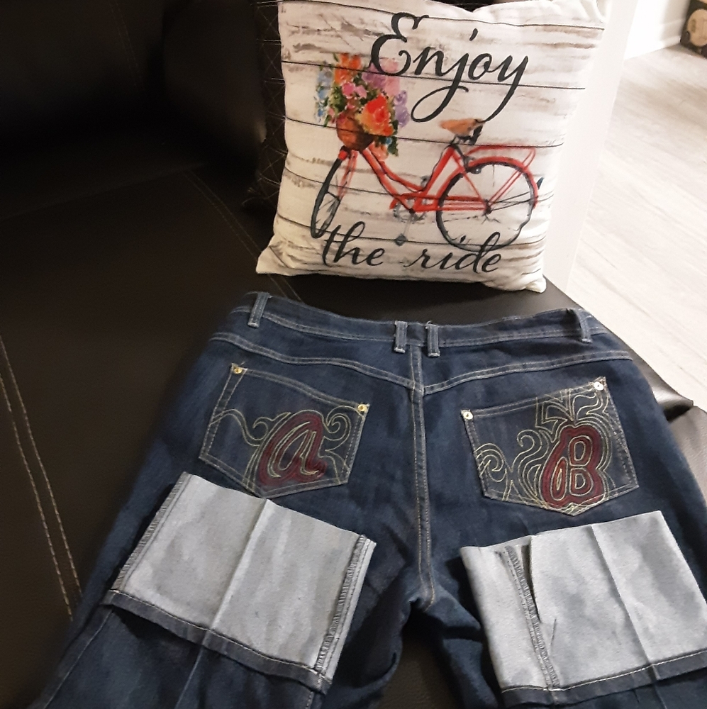 Apple Bottoms Cuffed Capri